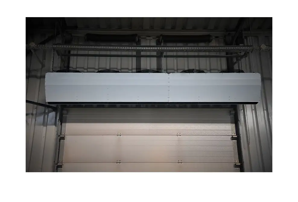 Air curtain industrial for a roller shutter doorway for a factory or warehouse applications