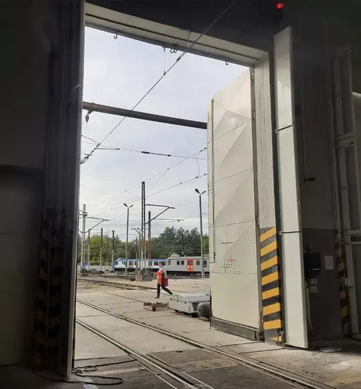 Vertically installed air curtains airstream electric units from Flexiheat UK